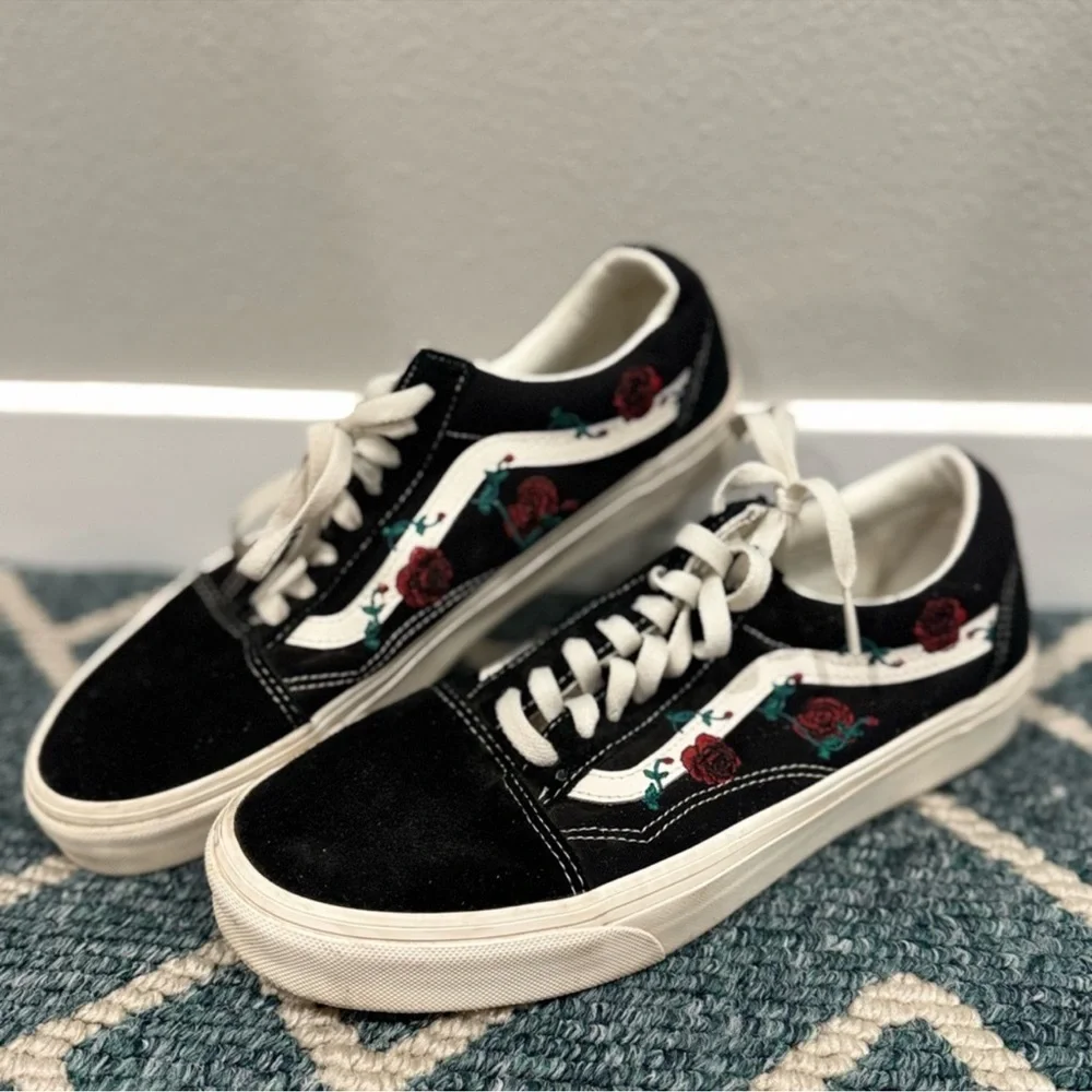 Vans Old Skool Rose Embroidered Black M9 W10.5 Rare - Picture 2 of 10
